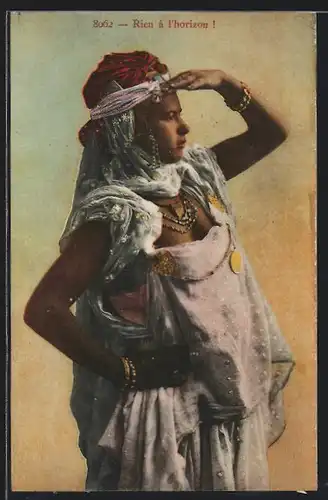 AK Rien à l`horizon!, Nordafrikanerin hält Ausschau