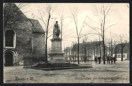 AK Bünde, Kirchenplatz mit Kriegerdenkmal