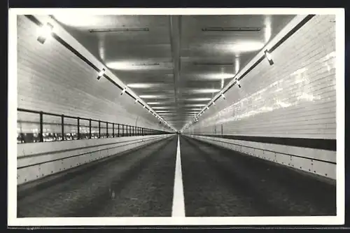 AK Antwerpen, Tunnel voor voetuigen onder de Schelde, Binnenzicht