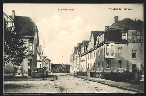 AK Neuhaldensleben, Wilhelmstrasse mit Wohnhäusern