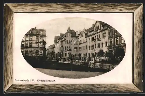 Präge-AK Reichenbach i. V., Weinholdstrasse mit Denkmal, Passepartout