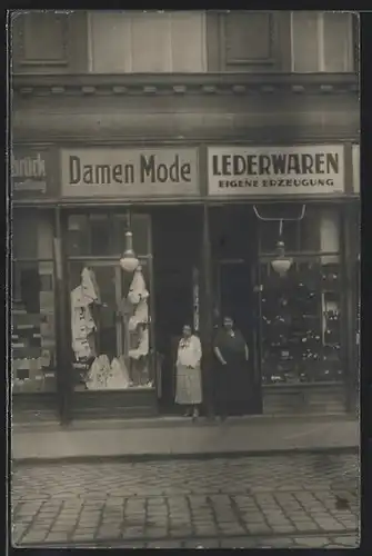 AK Wien, Buchhandlung Wilhelm Wollbrück, Damen-Mode u. Lederwarengeschäft, Winkelmannstrasse 32