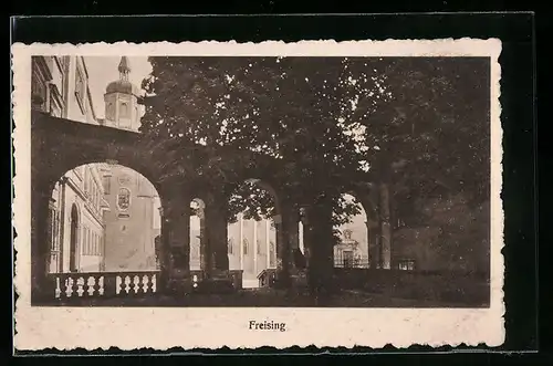 AK Freising, Torbogen an der Kirche