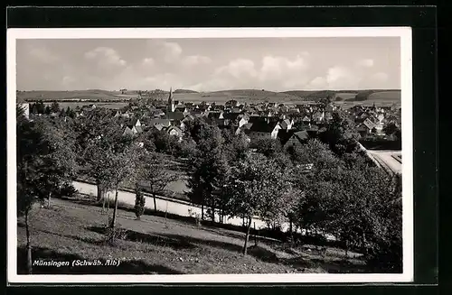 AK Münsingen (Schwäb. Alb), Gesamtansicht aus der Ferne
