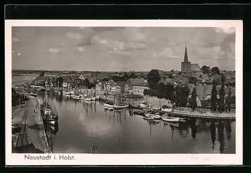 AK Neustadt i. Holst., Schiffe im Hafen