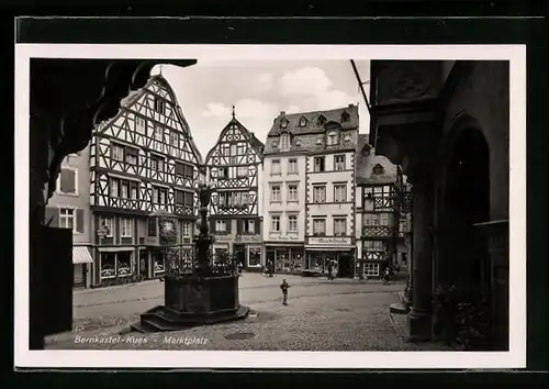 AK Bernkastel-Kues, Brunnen auf dem Marktplatz