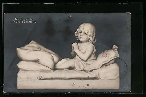 AK Die Skulptur Nachtgebet, Kind sitzt betend im Bett