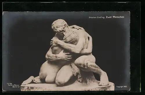 AK Stephan Sinding, die Skulptur Zwei Menschen, Mann hält Frau im Arm
