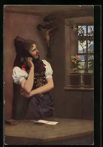 AK Junge Frau in Schwarzwälder Tracht mit Brief und Kruzifix an der Wand