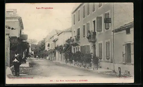 AK Loures, La rue principale à Loures