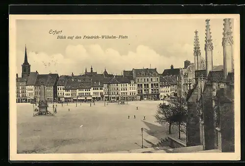 AK Erfurt, Blick auf den Friedrich-Wilhelm-Platz mit Denkmal