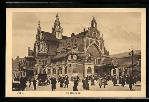 AK Essen, Hauptbahnhof mit Passanten