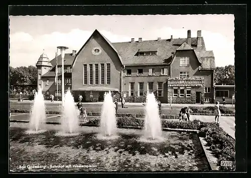 AK Bad Godesberg, Bahnhof mit Bahnhofs-Gaststätte und Wasserspielen