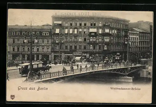 AK Berlin, Weidendammer Brücke mit Gasthaus Münchner Leist-Bräu