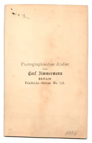 Fotografie Carl Zimmermann, Berlin, preussische Dame im glänzenden Kleid