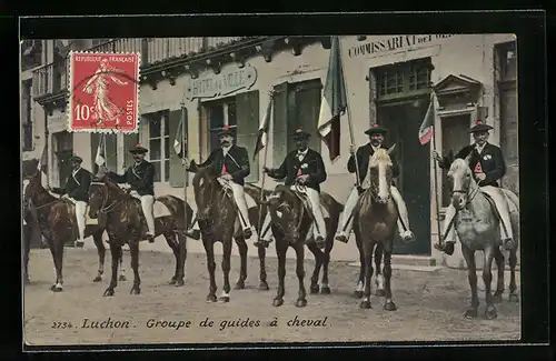 AK Luchon, Groupe de guides a cheval, Costumes