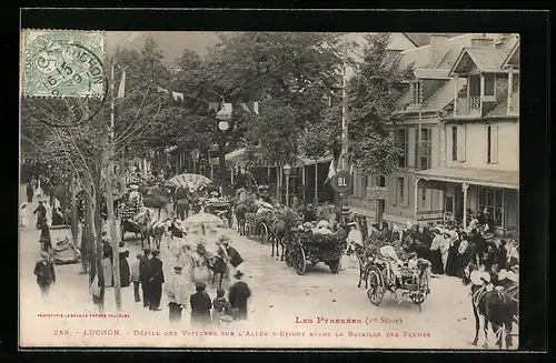 AK Luchon, Defile des Voitures sur l`Allee d`Etigny avant la Bataille des Fleurs