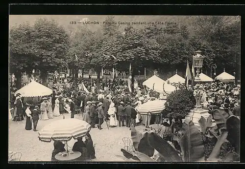 AK Luchon, parc du casino pendant une fête fleurie