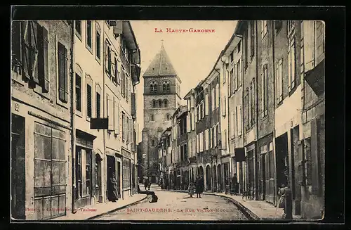 AK Saint Gaudens, La Rue Victor Hugo, L`Eglise