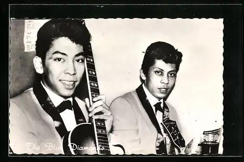 AK Musiker The Blue Diamonds mit Gitarren