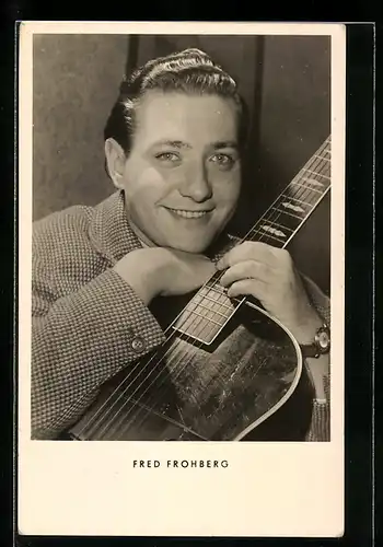 AK Musiker Fred Frohberg mit charismatischem Lächeln