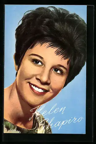 AK Musikerin Helen Shapiro mit toller Frisur zur Seite lächelnd