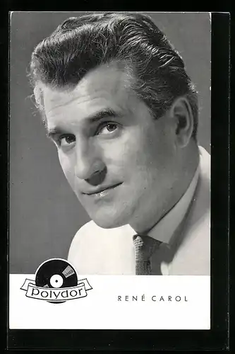AK Musiker Renè Carol ernst in die Kamera blickend