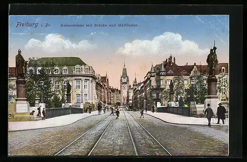 AK Freiburg, Kaiserstrasse mit Brücke und Martinstor