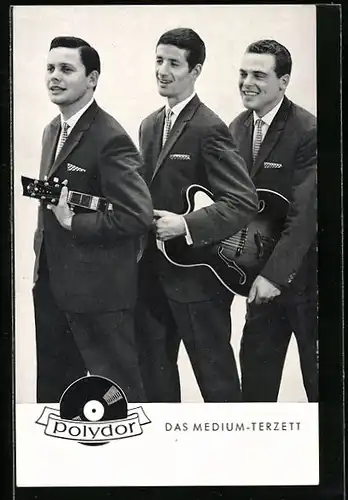 AK das Medium-Terzett, Musiker mit Gitarre