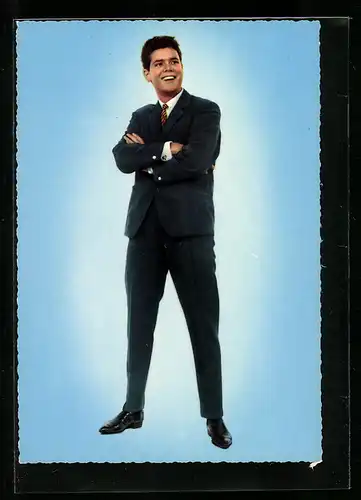 AK Musiker Cliff Richards in einem dunklen Anzug