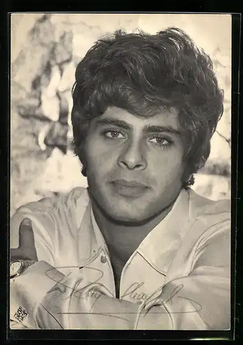 AK Musiker Ricky Shayne lächelt in die Kamera