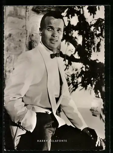 AK Musiker Harry Belafonte im Anzug