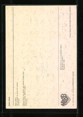 AK Musikerin Rika Sand auf einem Moped sitzend mit Autogramm