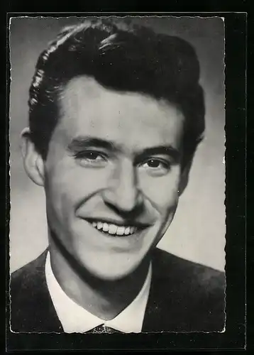 AK Schauspieler Silvio Francesco in die Kamera lächelnd