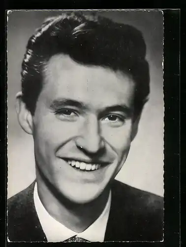 AK Schauspieler Silvio Francesco in die Kamera lächelnd