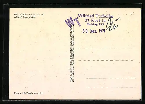 AK Musiker Udo Jürgens mit Halstuch in die Kamera schauend