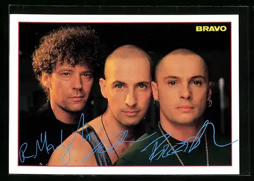 AK Musiker-Trio Right Said Fred in die Kamera blickend