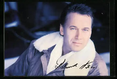 AK Musiker Roland Kaiser mit Autogramm ernst schauend