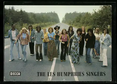 AK Gesangsgruppe The Les Humphries Singers laufen auf der Strasse