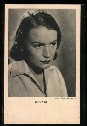 AK Schauspielerin Lotte Koch mit ernstem Blick