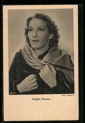 AK Schauspielerin Brigitte Horney mit Schal