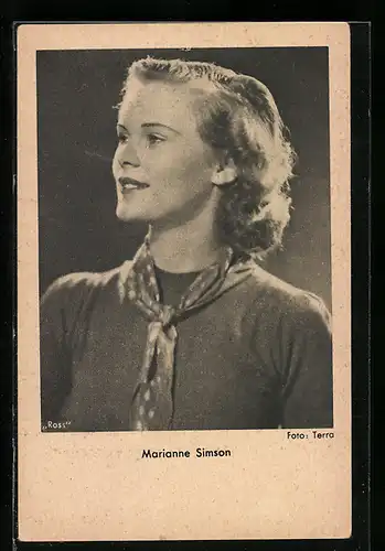 AK Schauspieler Marianne Simson mit einem sympathischen Lächeln