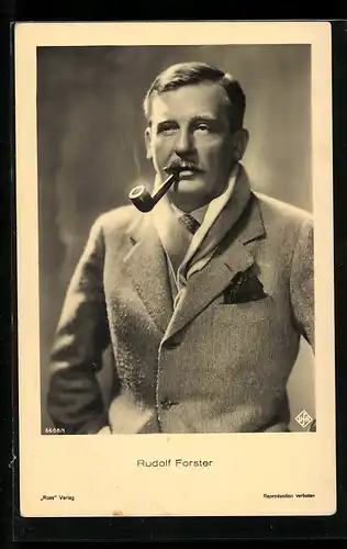 AK Schauspieler Rudolf Forster mit Pfeife im Mund posierend