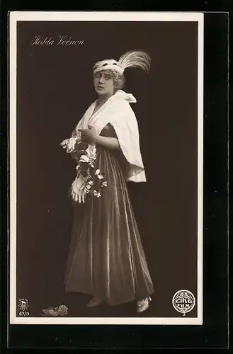 AK Schauspielerin Hedda Vernon mit Blumen in der Hand