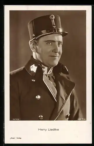 AK Schauspieler Harry Liedtke trägt einen Mantel über seiner Uniform