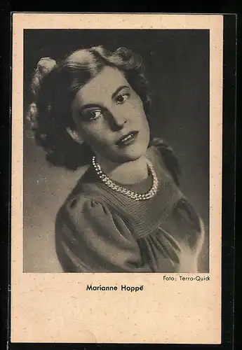 AK Schauspielerin Marianne Hoppe mit Halskette posierend