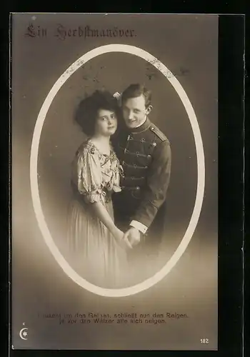 AK Szene aus der Operette Ein Herbstmanöver, Lauscht um den Geigen...