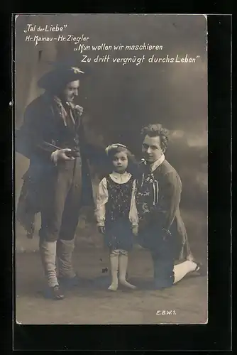 AK Darsteller Hr. Mainau und Hr. Ziegler in Kostümen in der Operette Tal der Liebe