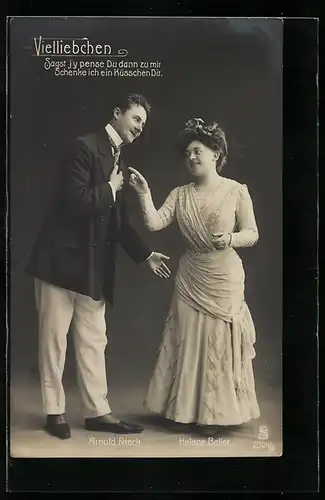 AK Darsteller Helene Ballot und Arnold Rieck in Kostümen in der Operette Vielliebchen