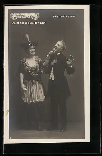 AK Darsteller Sachs und Zwerenz in Kostümen in der Operette Walzerliebe